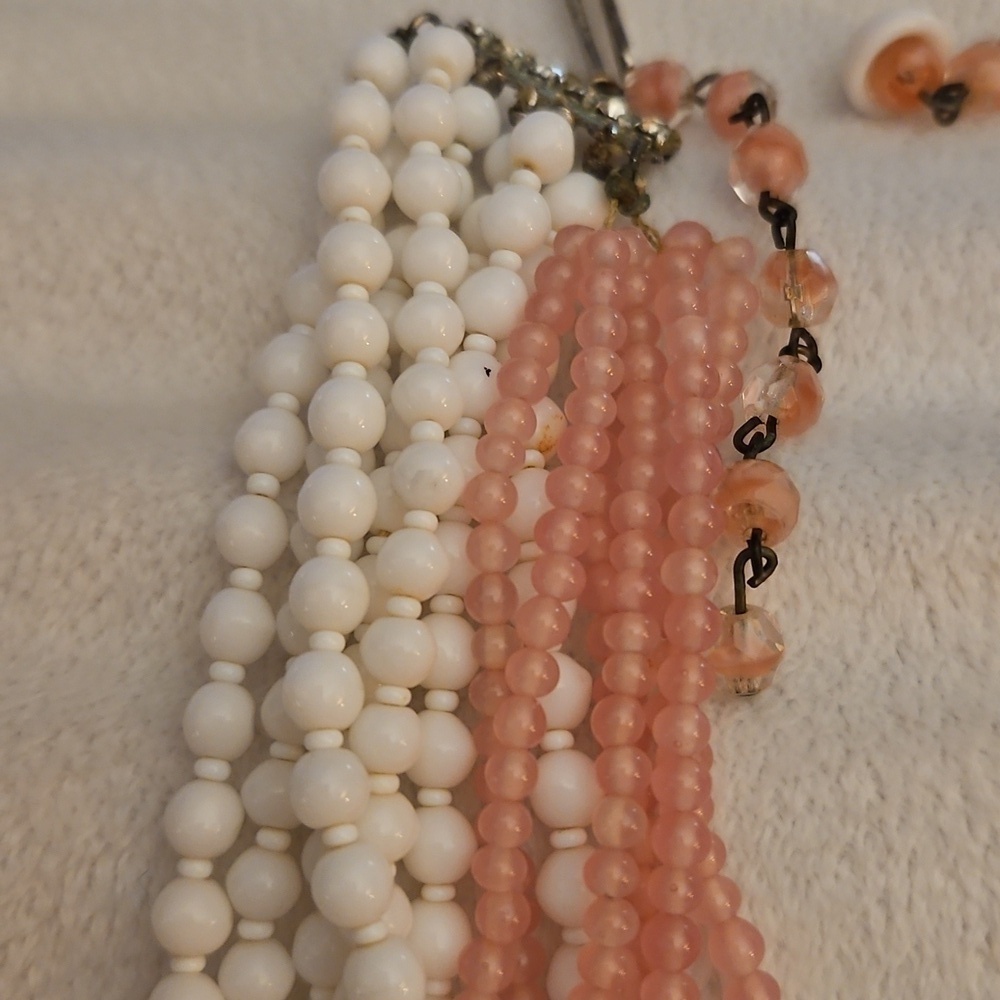 Vintage 1950s Multi-Strand Candy Pink and White Milk Glass Beaded Necklace - Picture 3 of 12
